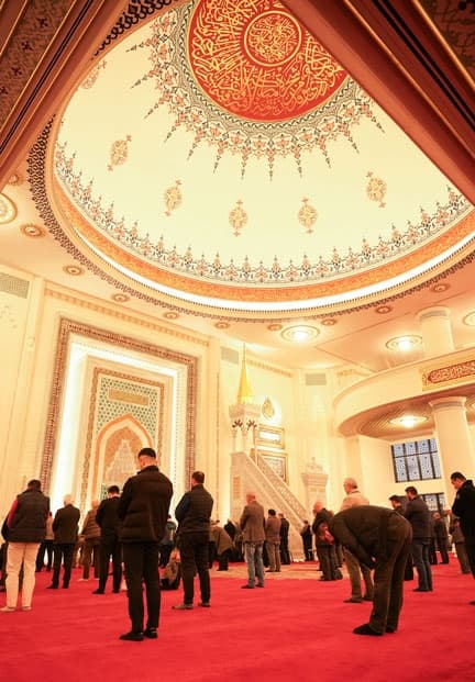 cami ici namaz