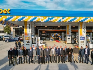 dosab akaryakit istasyonu acilis yonetim sanayici toplu fotograf